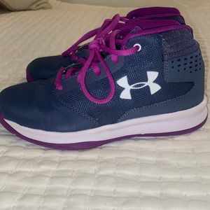 Kids basketball shoes